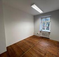 Helles Arbeitszimmer Praxis in Büro- und Praxisgemeinschaft - Forchheim