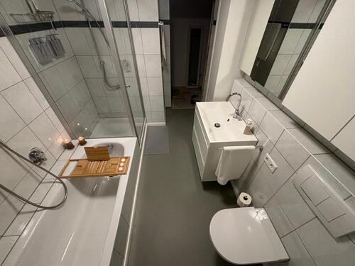 Foto - Zimmer in großzügiger, frisch sanierter Wohnung mit großem Balkon