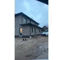 Neubau-Doppelhaushälfte mit moderner Küche - Rastede