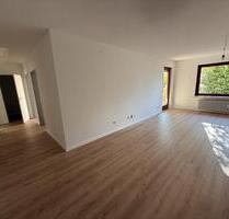 Moderne 4,5-Zi.-Whg. mit Balkon, Garten & TG in ruhiger Lage - Schramberg