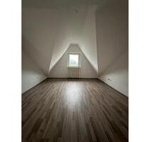 Helle, gemütliche Dachgeschosswohnung in ruhiger Lage – ab sofort bezugsfrei! - Gladbeck Alt-Rentfort