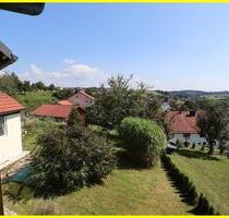 Wohnen mit Panorama ! - 1.250,00&nbsp;EUR Kaltmiete, ca.&nbsp; 150,00&nbsp;m&sup2; in Aicha vorm Wald (PLZ: 94529)