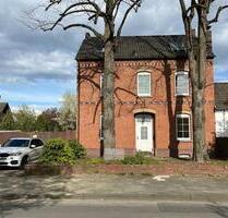 Alt-Willich:Herrenhaus mit Garten und großem Hinterhof + Garagen in zentraler Lage von Willich!