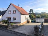 Foto - Haus mit Garten, Garage & Werkstatt – sanierungsbedürftig