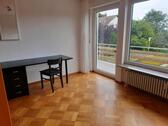 Foto - großes teilmöbliertes WG Zimmer mit Balkon