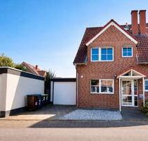 Modernisierte Doppelhaushälfte in ruhiger Spielstraße - Mönchengladbach West