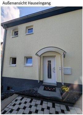 Foto - Gepflegte Doppelhaushälfte mit Terrasse, Garage mit direktem Haus