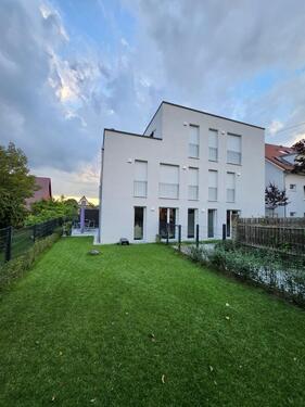 Foto - Barrierefreie Neubau 3-Zimmer Wohnung mit EBK, Garten