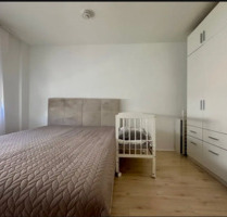 Sanierte 2,5 Zimmer mit 2 Balkonen, Einbauküche und Tageslichtbad - Frankfurt am Main Nord-West