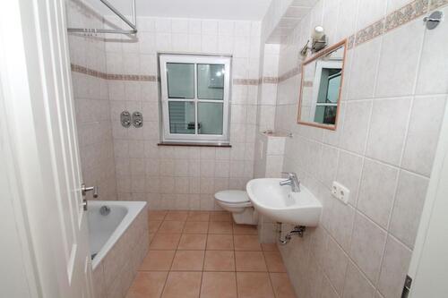 Foto - Frisch renovierte 3-Zimmer-Wohnung mit Balkon & mediterranem Bad