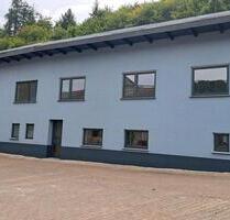 Bürogebäude mit Hallenkomplex Außenlager Warenlager - Mayen