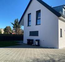 Altglienicke Doppelhaushälften mit Terasse & Garten zu vermieten - Schönefeld