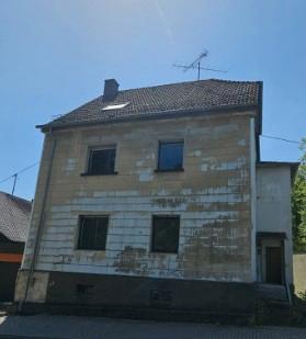 Foto - Großzügiges Einfamilienhaus sanierungsbedürftig in Quierschied