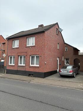 Foto - Wegberg-Wildenrath: 1-2 Familienhaus mit kleiner Halle und Platz