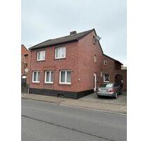 Wegberg-Wildenrath: 1-2 Familienhaus mit kleiner Halle und Platz