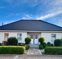 Einfamilienhaus Winkelbungalow mit Garage in Heiligenhafen