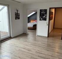 Gemütliche 2-Zimmer-Wohnung mit großer Loggia für Singles & Paare - Crailsheim