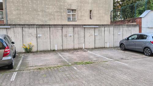 Foto - Außenstellplatz mit Schranke und Fernbedienung, Markgrafenstr 25D