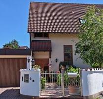 Freistehendes Zweifamilienhaus mit Doppelgarage in Katzwang - Nürnberg