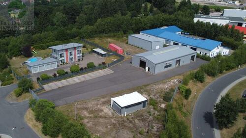 Foto - Exklusives Verwaltungsgebäude mit GF Wohnung, zwei Lagerhallen und Freiflächen