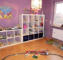 Schön geschnittene 5-Zimmer-Wohnung mit Terrasse und Balkon - Lampertheim