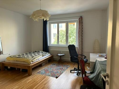 Foto - Großes möbliertes sonniges Zimmer in FU-Nähe an Frau zu vermieten