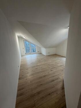 Foto - 2 Zimmer Wohnung - Frisch Saniert ! Inkl. Küche, Stellplatz etc..