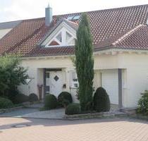 Schöne 2,5-Zimmer-Dachgeschosswhg. mit Galerie und Dachterrasse - Urbach