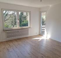 Renovierte 3-Zimmer-Wohnung im 1. Obergeschoss mit Balkon zu vermieten! - Duisburg Beeck