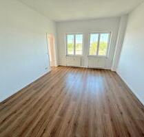 **Besichtigung: Mo., 15.09.25 um 20:00 Uhr** Drei Zimmer Wohnung mit EBK! - Brandenburg an der Havel