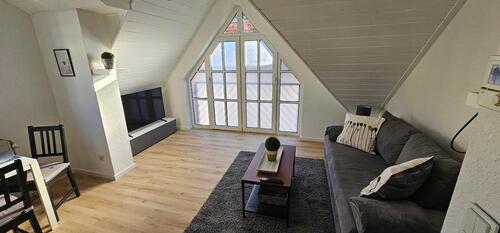 Foto - Voll ausgestattete 1-Zimmer-Dachgeschosswohnung zentrale Lage