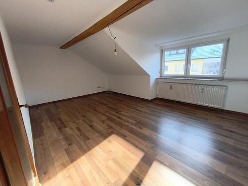 Foto - 4 Zimmer DG-Wohnung - 950,00&nbsp;EUR Kaltmiete, ca.&nbsp; 84,00&nbsp;m&sup2;