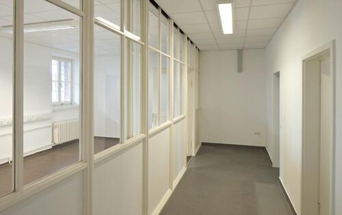 Foto - Praxis Büro Kanzlei Gewerbe Erdgeschoss mit Parkplätzen