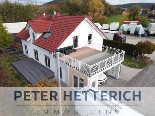 Foto - Modernes Wohn- & Geschäftshaus mit Gewerbehallen auf 3.732 qm Grund zu vermieten!