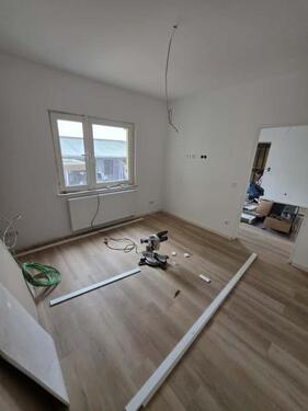 Foto - Erstbezug nach Kernsanierung – moderne 1-Zimmer-Wohnung mit Gartenmitnutzung & Pool