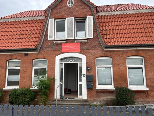 Foto - 2 Zimmer-Erdgesch.Wohnung 45qm, zentrale Lage, Norden, Bahnhofstr