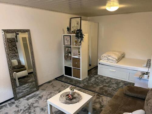 Foto - kleines möbliertes Souterrain Apartment