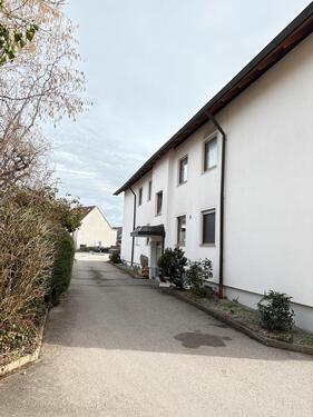 Foto - Gepflegte Erdgeschoss-Wohnung mit Südgarten & Kamin+Garage