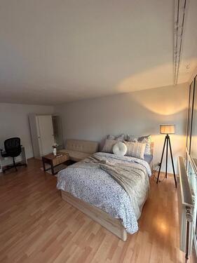 Foto - ️ Großzügiges Studio mit Sofa & Stil – Wohnen mit Komfort