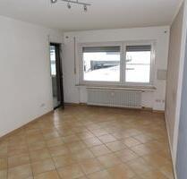 Gepflegte 2 ZKB mit kl. Wintergarten und Stellplatz in Niestetal-Sandershausen