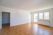 Foto - Helle Familienwohnung mit 68 qm + Loggia + PkW- Stellplatz!!!