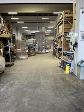 Foto - Köln Porz, Gewerbehalle, ebenerdiger Andienung, hohe Decke