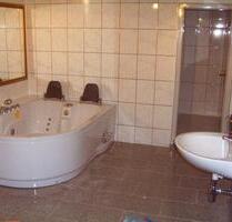 3 Zimmer Wohnung, 136 qm, im Erdgeschoss mit Garten in Wallerfing