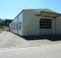 Produktionshalle mit Kran, Büros und PV-Strom - Donaueschingen