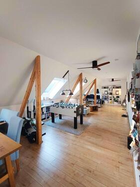 Foto - 2,5-Zimmer-Dachgeschosswohnung mit Garten in ruhiger Alleinlage