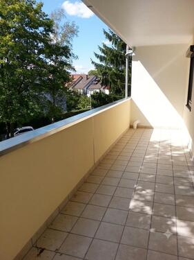 Foto - Sanierte, ruhige 3-Zi.-Wohnung in Top-Lage mit Balkon, TG