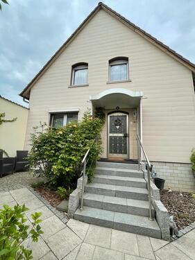 Foto - Schönes Freistehendes Einfamilienhaus in Niederhöchstadt