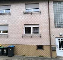 Haus zu vermieten - 1.200,00&nbsp;EUR Kaltmiete, ca.&nbsp; 140,00&nbsp;m&sup2; in Schiffweiler (PLZ: 66578)