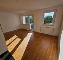 Helle Zweiraumwohnung mit Balkon, Aufzug und Wartburgblick - Eisenach