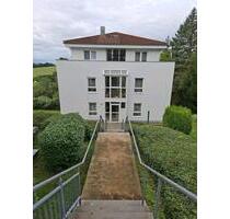 2-Raum Wohnung mit Balkon - 450,00&nbsp;EUR Kaltmiete, ca.&nbsp; 61,53&nbsp;m&sup2; in Waldenburg (PLZ: 08396)